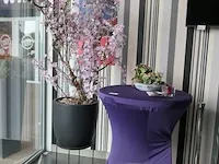 Kunstplant in pot met statafel - afbeelding 1 van  7