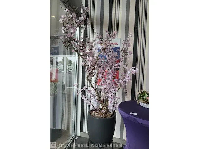 Kunstplant in pot met statafel - afbeelding 2 van  7