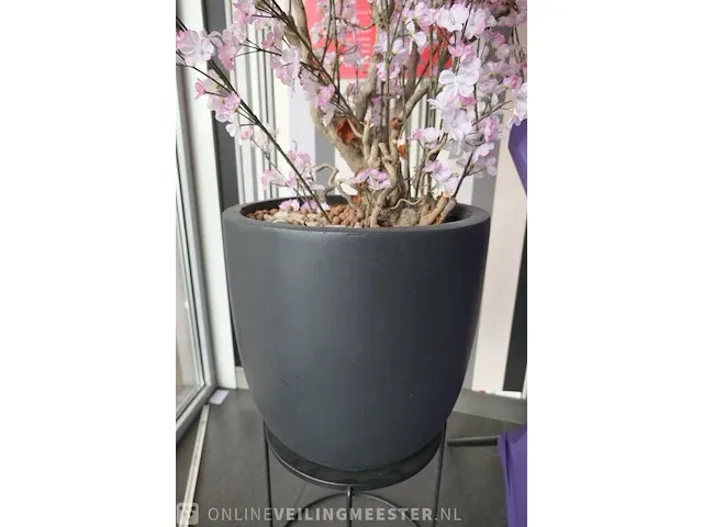 Kunstplant in pot met statafel - afbeelding 5 van  7