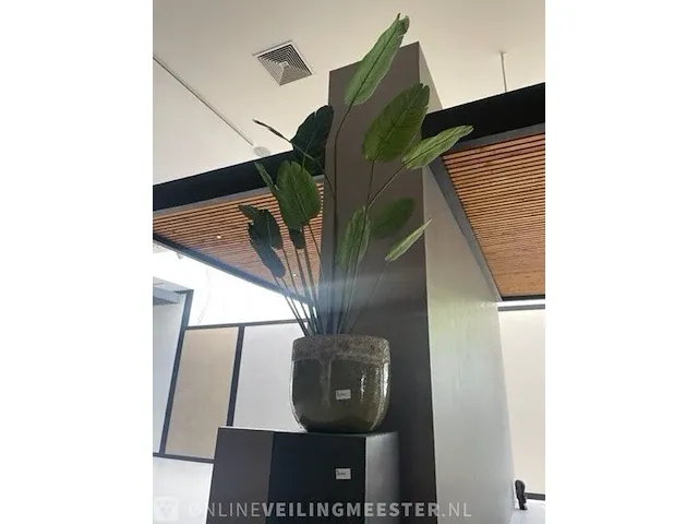 Kunstplant in pot - afbeelding 1 van  4
