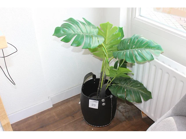Kunstplant in rubberen mand, hoogte 90 cm. - afbeelding 1 van  2