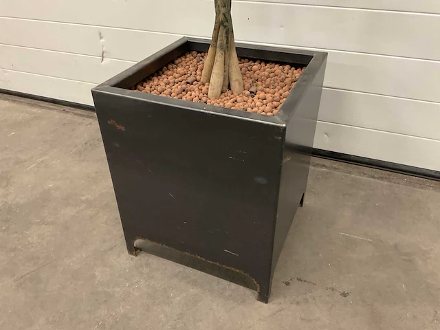 Kunstplant in stalen pot - afbeelding 2 van  2