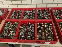 Kunststof bakken met installatiematerialen - afbeelding 2 van  3