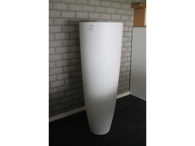 Kunststof bloempot met doorsnede 48 cm en hoogte 138 cm. - afbeelding 2 van  2