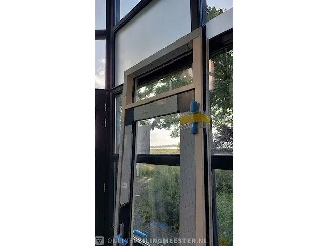 Kunststof deur met kozijn - afbeelding 7 van  8