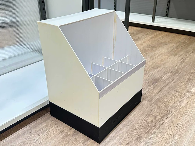 Kunststof display - afbeelding 1 van  2
