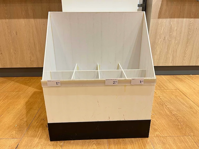 Kunststof display - afbeelding 2 van  3