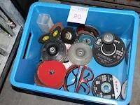 Kunststof krat met slijp en schuurschijven in diverse maten - afbeelding 1 van  2