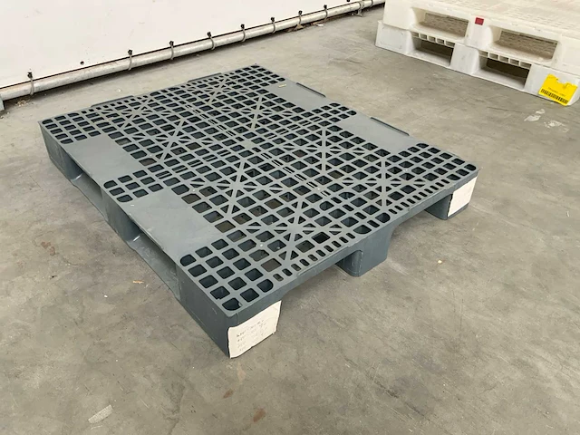 Kunststof pallet - afbeelding 1 van  5