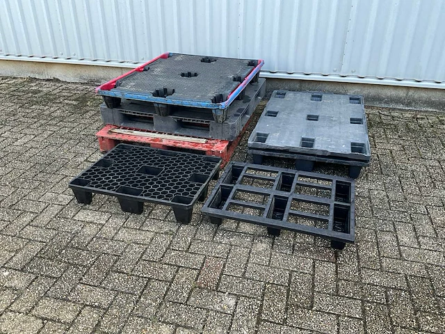 Kunststof pallets (7x) - afbeelding 1 van  6