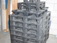 Kunststof pallets in diverse maten en uitvoeringen. totaal 18 stuks. - afbeelding 4 van  5