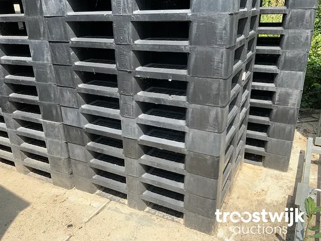 Kunststof pallets - afbeelding 1 van  3