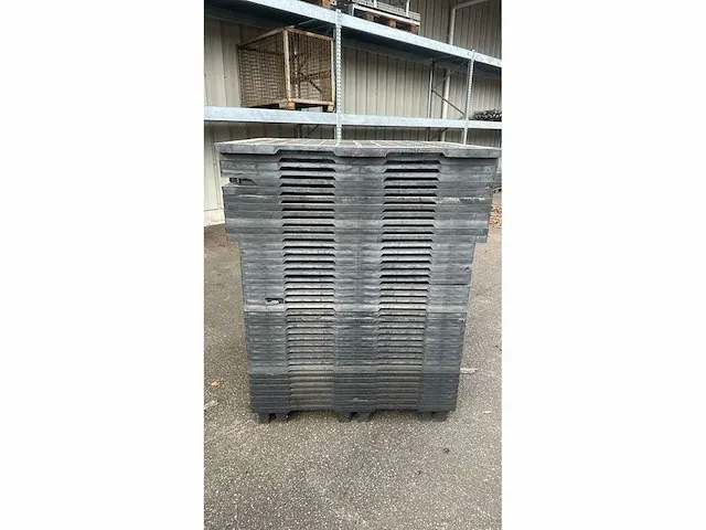 Kunststof pallets - afbeelding 2 van  2