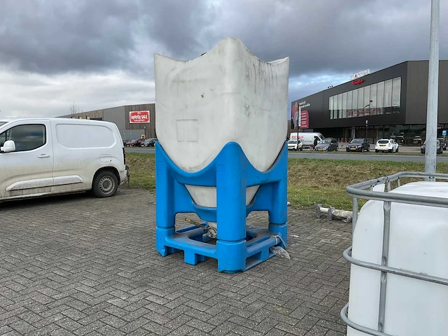 Kunststof silo - afbeelding 1 van  6