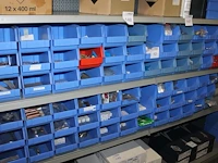 Kunststof stapelbakken met lasaccessoires. 70 stuks. - afbeelding 1 van  8
