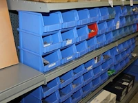 Kunststof stapelbakken met lasaccessoires. 70 stuks. - afbeelding 2 van  8