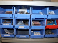 Kunststof stapelbakken met lasaccessoires. 70 stuks. - afbeelding 3 van  8