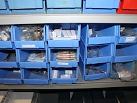 Kunststof stapelbakken met lasaccessoires. 70 stuks. - afbeelding 6 van  8