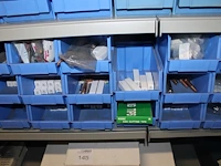 Kunststof stapelbakken met lasaccessoires. 70 stuks. - afbeelding 7 van  8