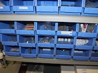 Kunststof stapelbakken met lasaccessoires. 70 stuks. - afbeelding 8 van  8