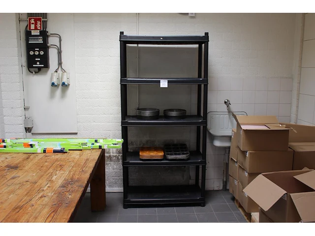 Kunststof stelling met afmeting 90 x 40 x 185 cm. let op: exclusief inhoud. - afbeelding 1 van  2