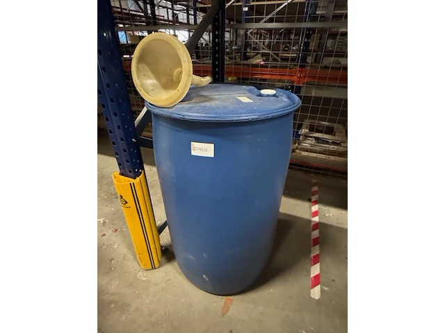 Kunststof vat en trechter blauw - afbeelding 1 van  3