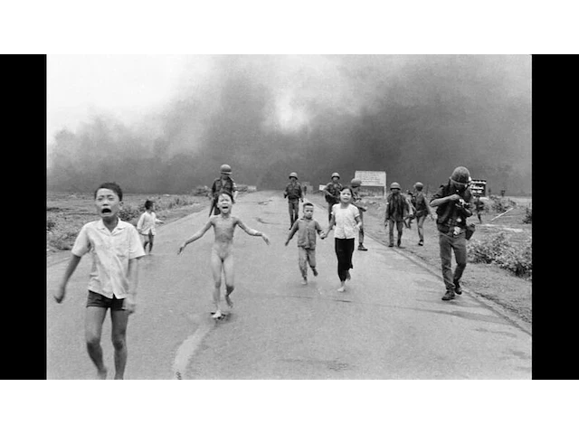 Kunstwerk banksy napalm (zeefdruk), 2004 - afbeelding 51 van  57
