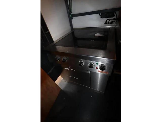 Kupperbusch inductie kookplaat op rvs onderstel - 80x85x75cm - afbeelding 2 van  5