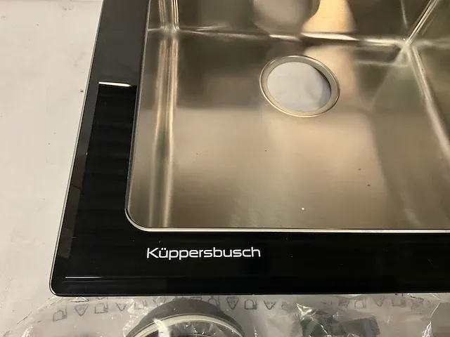Küppersbusch ese9000.0ge dubbele spoelbak v.v. chrome kraan en druksensor - afbeelding 8 van  12