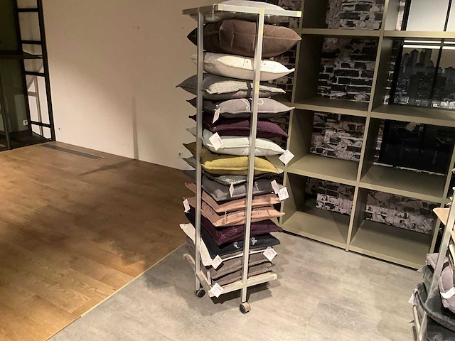 Kussenkar voorzien van kussens - afbeelding 1 van  8