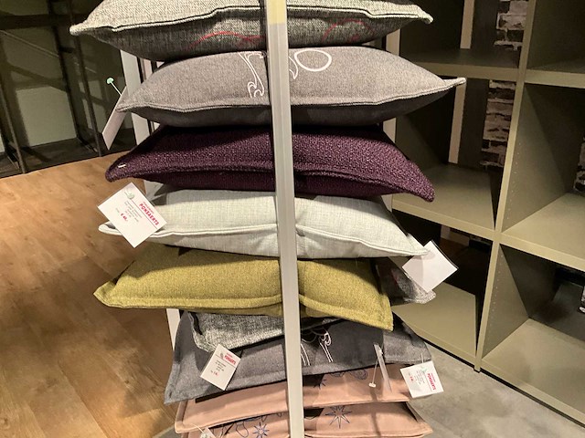 Kussenkar voorzien van kussens - afbeelding 6 van  8