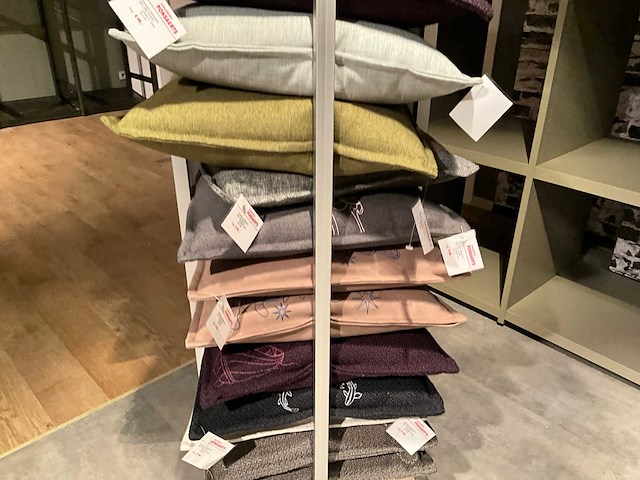 Kussenkar voorzien van kussens - afbeelding 7 van  8