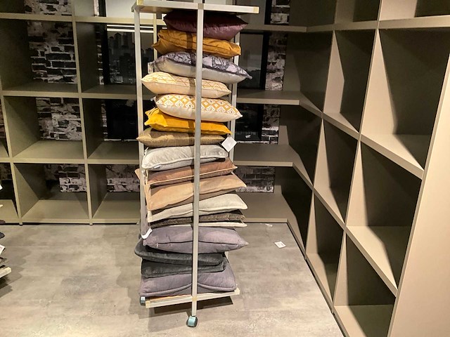 Kussenkar voorzien van kussens - afbeelding 3 van  7