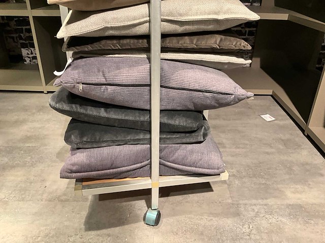 Kussenkar voorzien van kussens - afbeelding 7 van  7