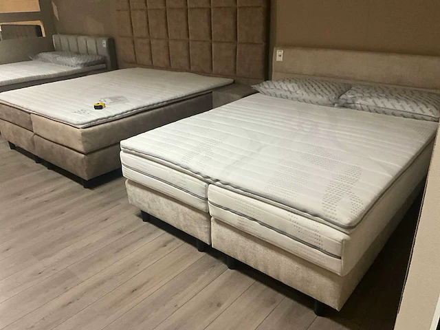 Kusters (160x200) boxspring - afbeelding 1 van  8