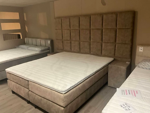 Kusters (180x200) boxspring - afbeelding 1 van  8