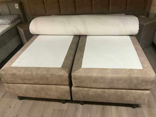 Kusters (180x200) boxspring - afbeelding 7 van  8