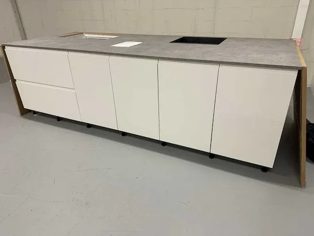 Kvik - showroomkeuken - afbeelding 1 van  14