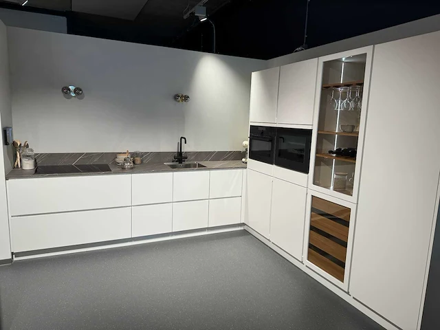 Kvik - showroomkeuken - afbeelding 1 van  38