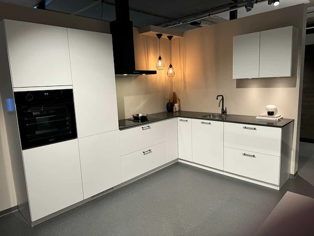 Kvik - showroomkeuken - afbeelding 1 van  32