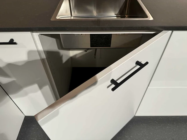 Kvik - showroomkeuken - afbeelding 14 van  32