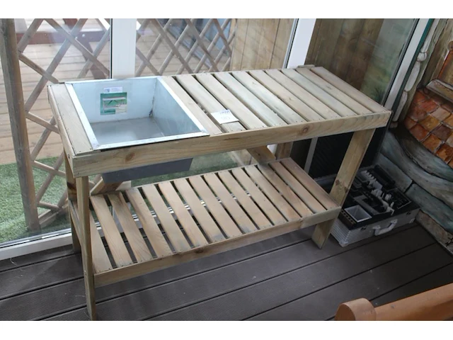 Kweektafel v.v. zinken kweekbak. afmeting 122 x 48 x 82 cm. - afbeelding 1 van  2