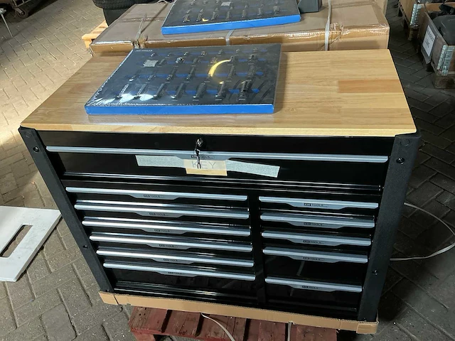 Kwtools gevulde gereedschapswagen nieuw in doos - afbeelding 12 van  17