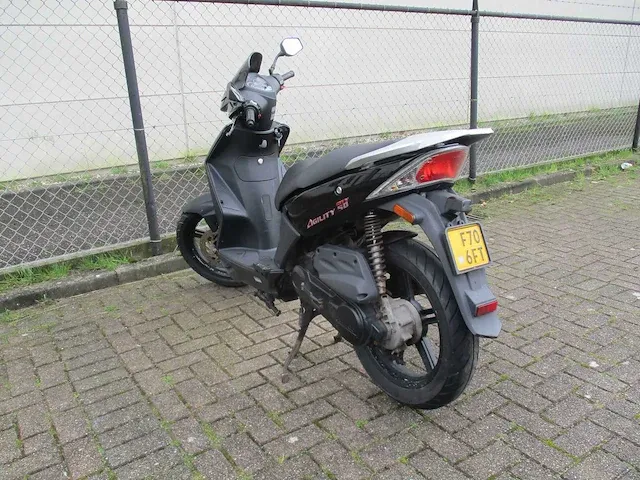 Kymco - bromscooter - agility - scooter - afbeelding 8 van  9