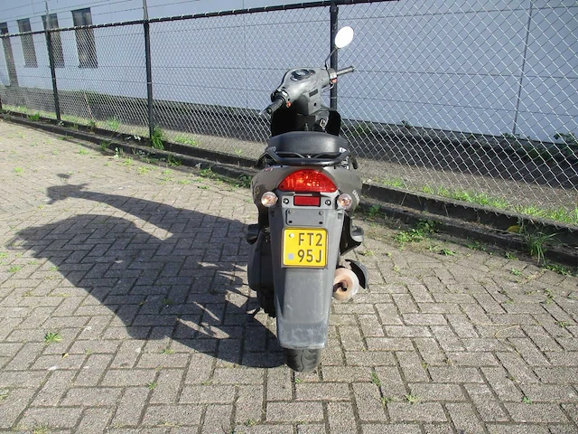 Kymco - bromscooter - agility - scooter - afbeelding 10 van  11