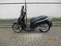 Kymco - bromscooter - people - scooter - afbeelding 1 van  11