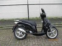 Kymco - bromscooter - people - scooter - afbeelding 8 van  11