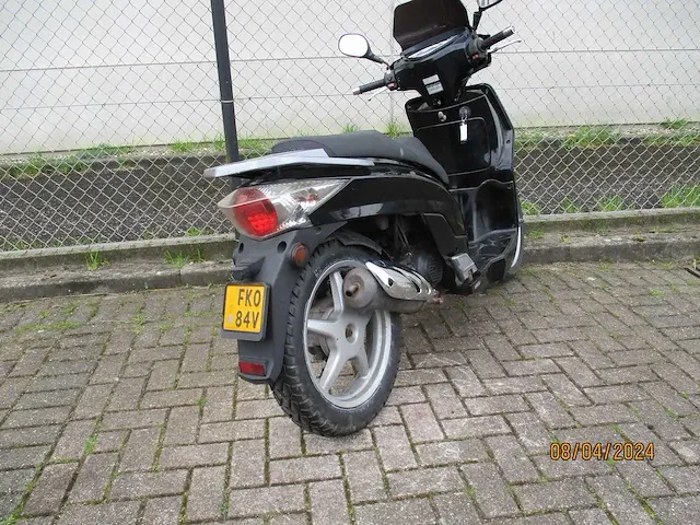 Kymco - bromscooter - people - scooter - afbeelding 9 van  11