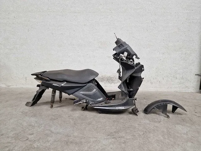 Kymco - bromscooter - super 8 street - restanten - afbeelding 1 van  4