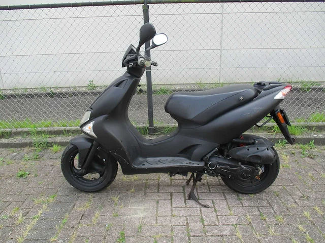 Kymco - bromscooter - super 9 air sport 70 cc 2 takt - scooter - afbeelding 1 van  11